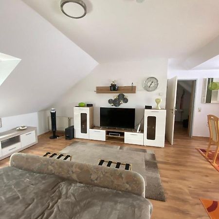 Dachgeschoss Apartment Mit Ausblick Halle  Exterior photo