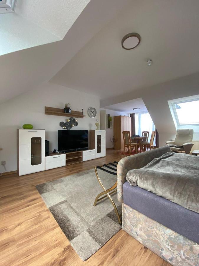 Dachgeschoss Apartment Mit Ausblick Halle  Exterior photo